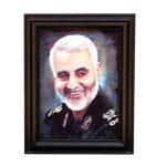 02101055-قاب شهید حاج قاسم سلیمانی بافت کلاریس ٧٠٠ شانه در اندازۀ ۴٢در٣٠-1