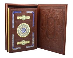 110180-قرآن رحلی معطر جعبه دار چرم پلاک رنگی