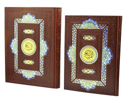110186-قرآن رحلی گلاسه جعبه دار چرم پلاک رنگی خط عثمان طه ترجمه الهی قمشه ای