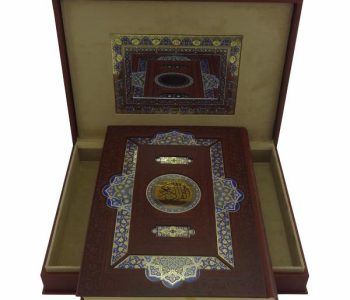 110187-قرآن رحلی گلاسه جعبه دار چرم آینه دار پلاک رنگی