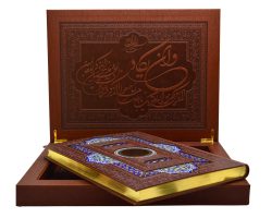 110189-قرآن رحلی گلاسه جعبه لپ تاپی چرم پلاک رنگی