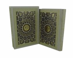 110194-قرآن وزیری گلاسه چهاررنگ قابدار سفید پلاک رنگی خط عثمان طه ترجمه الهی قمشه ای نشر هلیا3