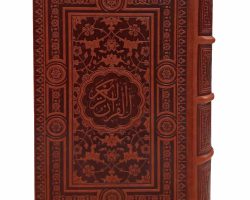 121100-قرآن پالتویی معطرچرم جعبه دار نفیس ترجمه سیدکاظم ارفع1